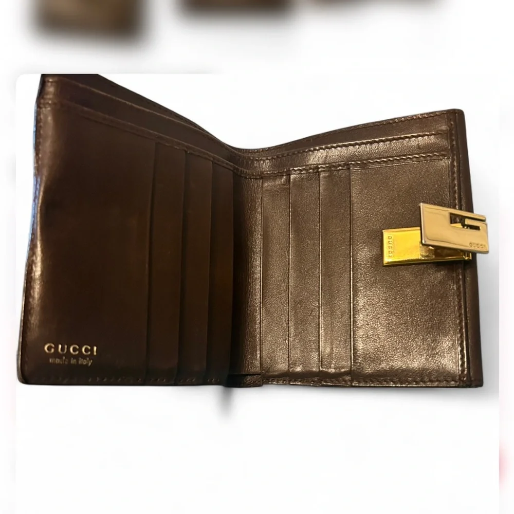 Gucci Vintage Brown Leather Bifold Wallet Gold G Hardware Made in Italy